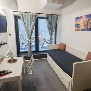 Peaceful Basement With Terrace & Free Gym Budapešť