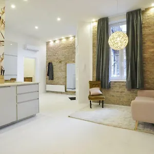  Apartman Golden Leaf