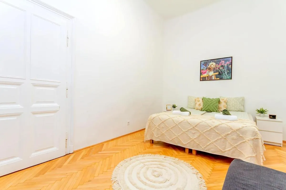 D49 Central 2Bedroom Apartment Budapest