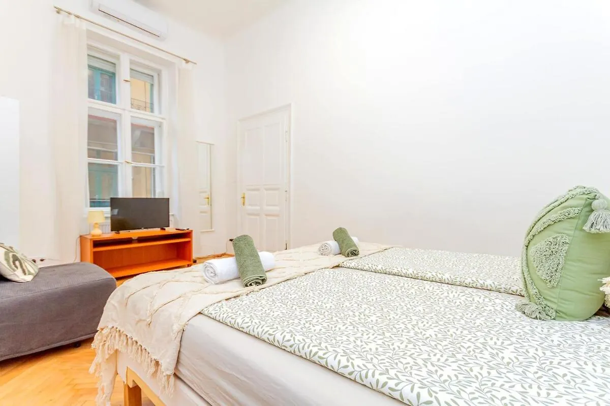 D49 Central 2Bedroom Apartment Budapest