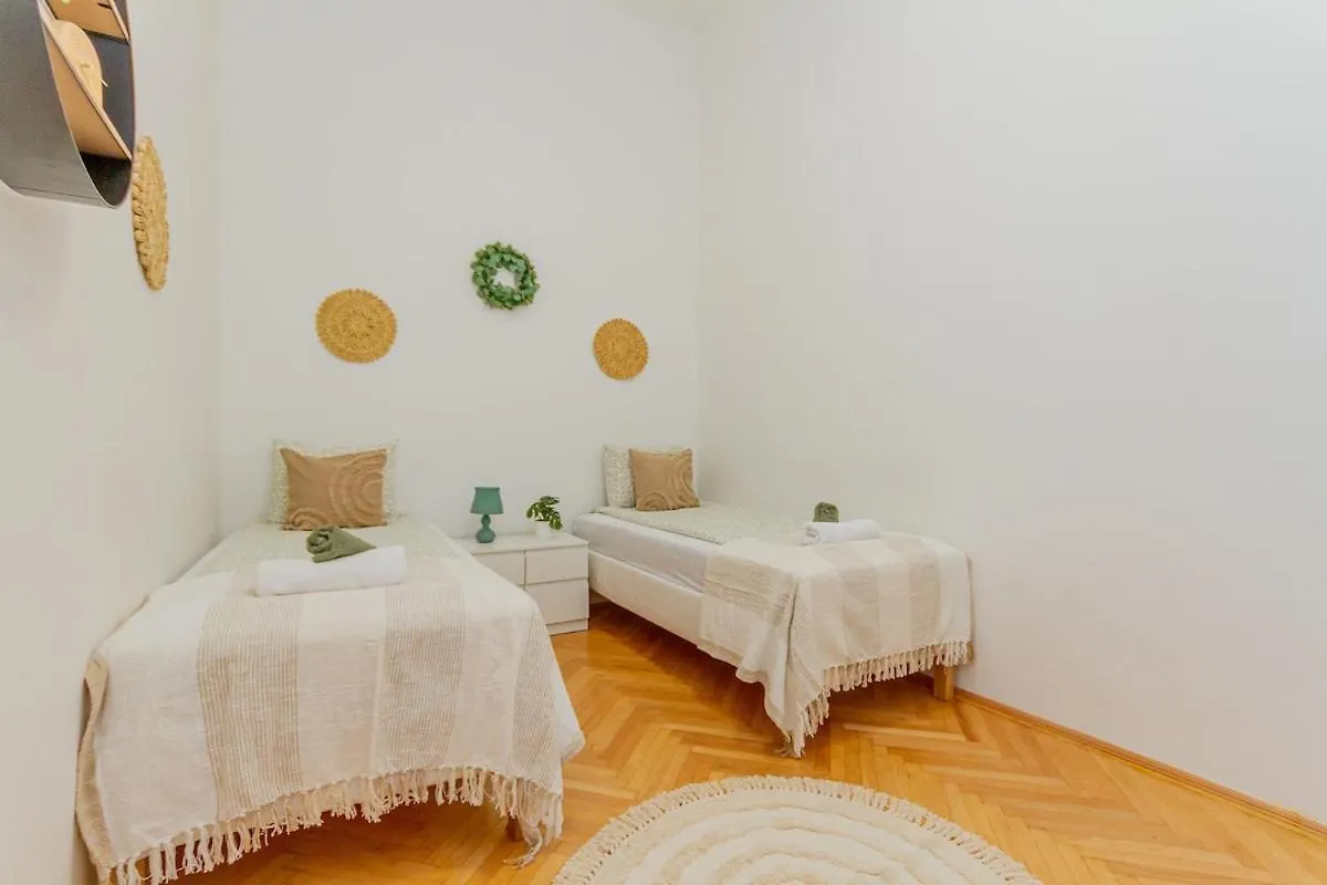 D49 Central 2Bedroom Apartment Budapest