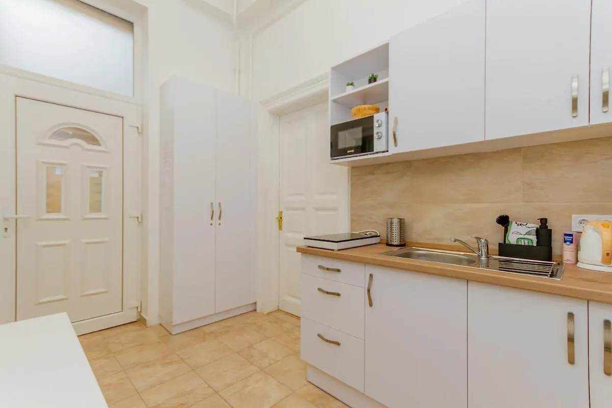 D49 Central 2Bedroom Apartment Budapest