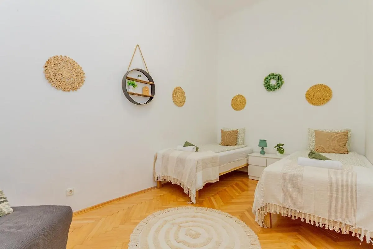 D49 Central 2Bedroom Apartment Budapest