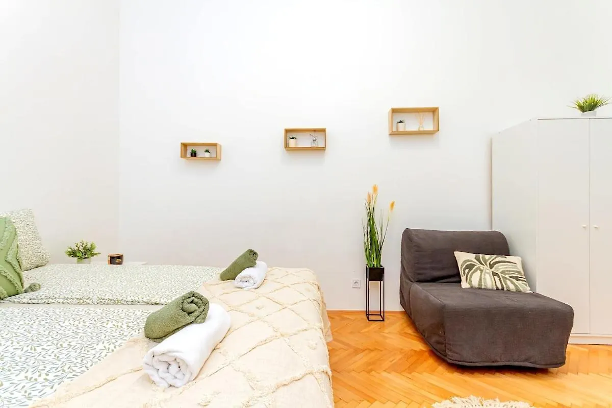 D49 Central 2Bedroom Apartment Budapest