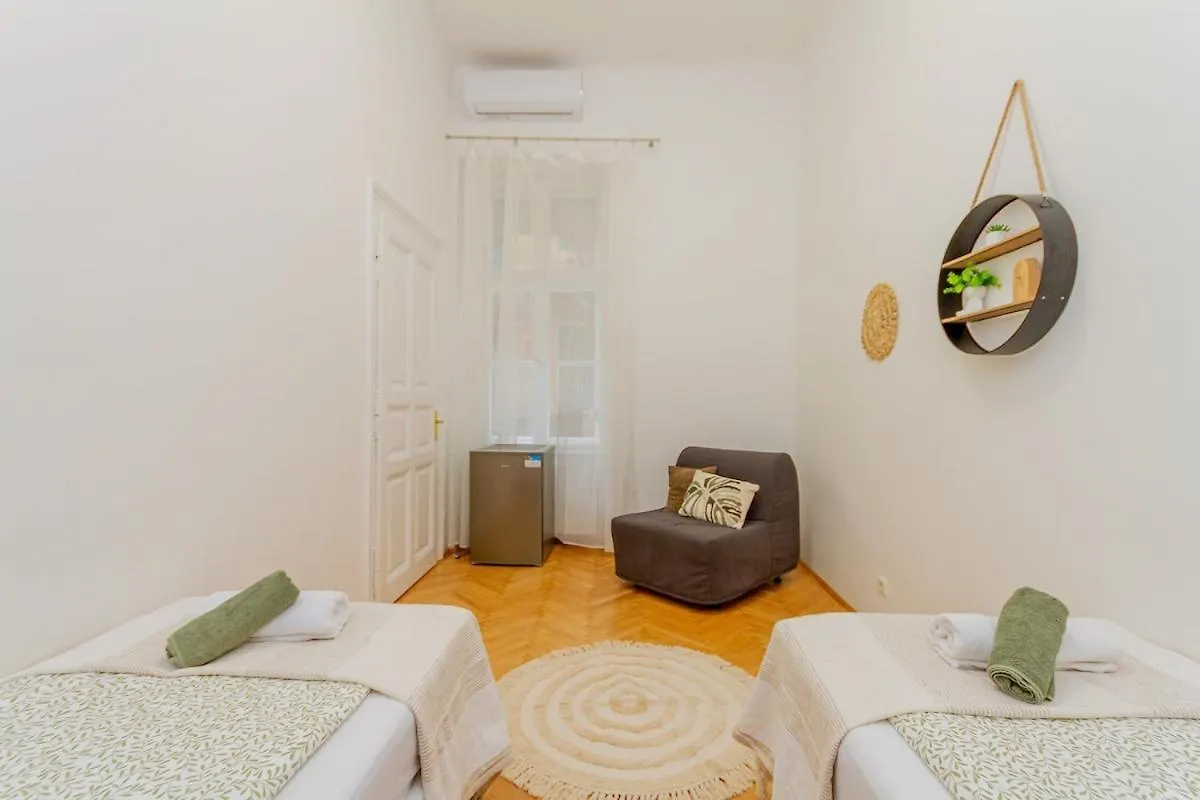 D49 Central 2Bedroom Apartment Budapest Hungary